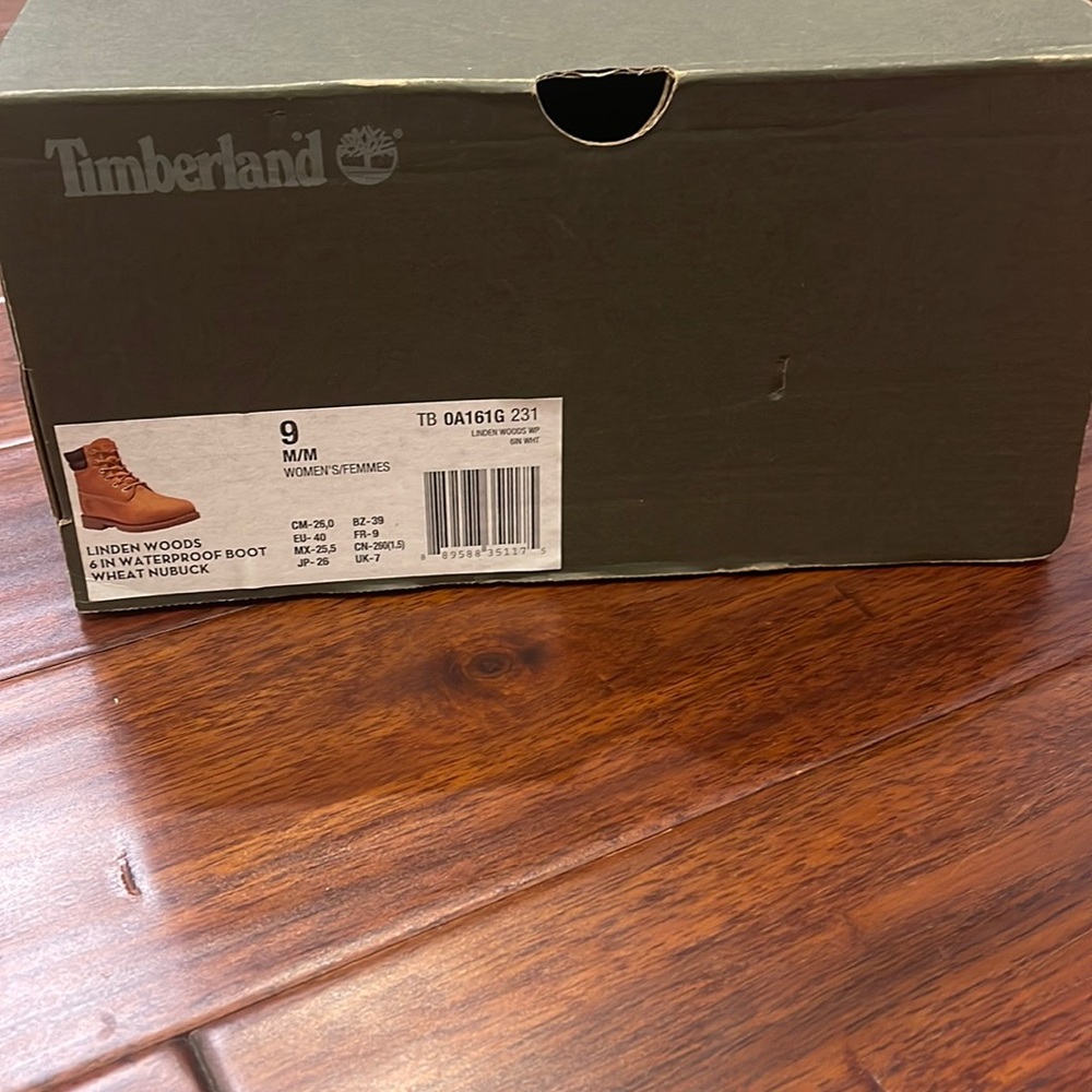 New Women’s Timberland Boots, size 9